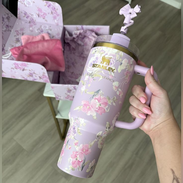 STANLEY X LOVE SHACK FANCY TUMBLER QUENCHER 40OZ - HAPPY THOUGHTS (KHAKI BOX) - Image 4